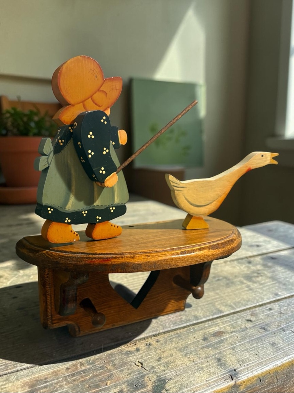 RARE Vintage Wood Folk Art Amish Girl & Goose On Heart Shelf W/ Pegs 8” Wide Key - Picture 4 of 16